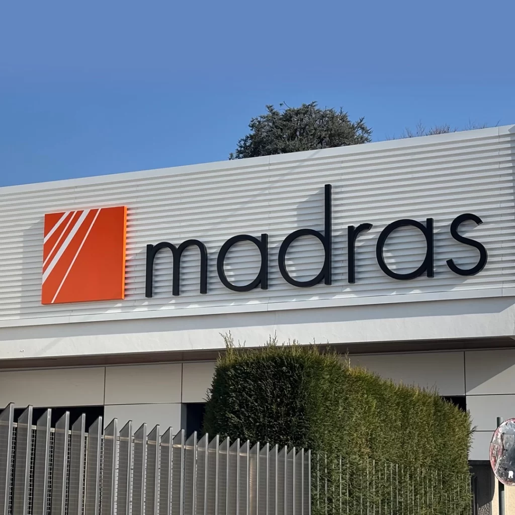 Insegna aziendale per Madras